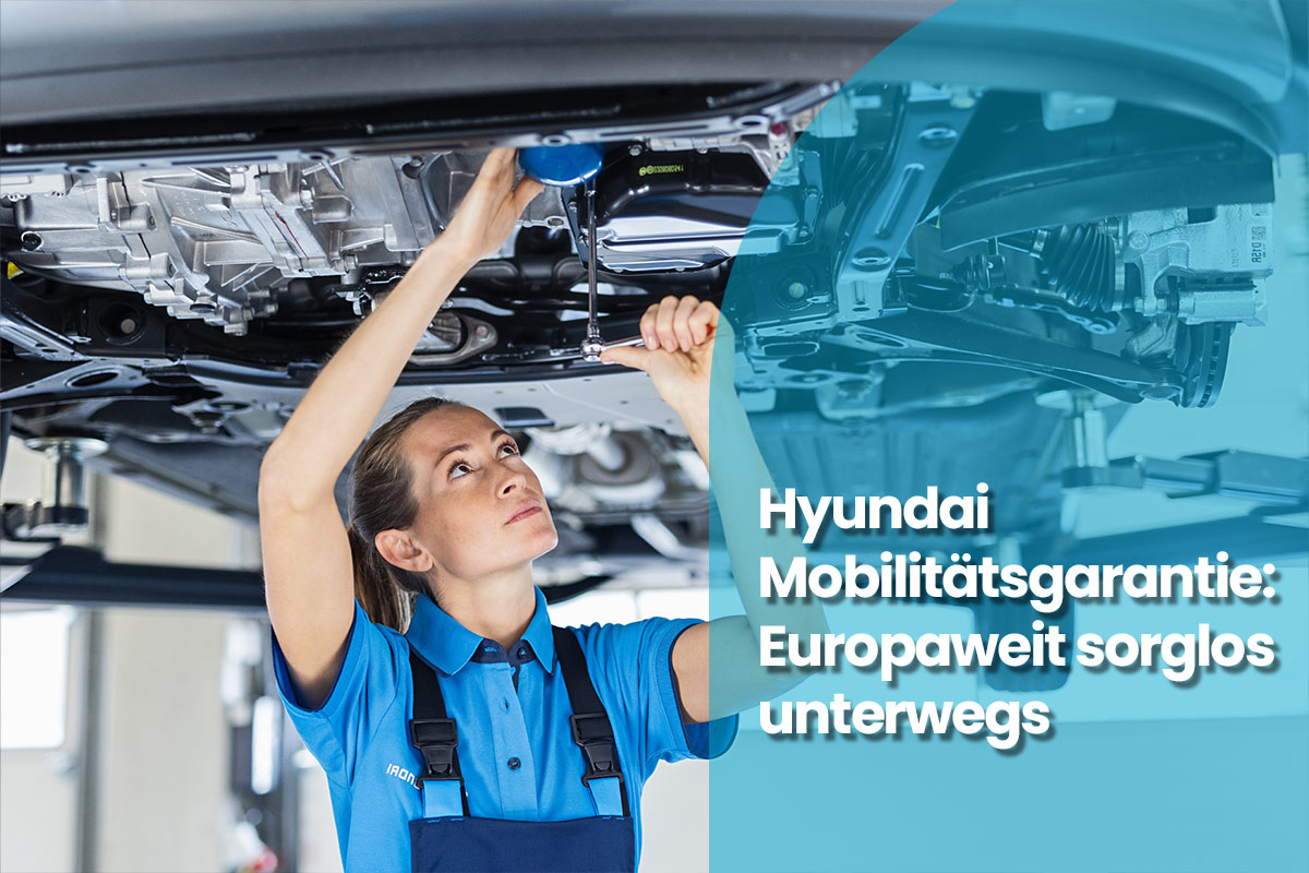 Hyundai Service Mitarbeiterin arbeitet an der Unterseite von einem Autoi